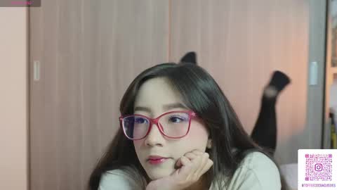 Snapshot of sophie_lii chatting on April 25, 10:51 pm Sophie or Sof online show from April 25, 10:51 pm