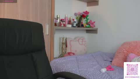 Snapshot of sophie_lii chatting on May 7, 8:58 pm Sophie or Sof online show from May 7, 8:58 pm