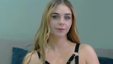 Snapshot of sophie_liss chatting on September 11, 5:40 am Sophie Liss online show from September 11, 5:40 am