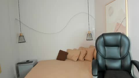 Sophi online show from May 7, 12:43 pm