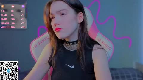 sophie_nomenal_ online show from April 21, 6:52 am