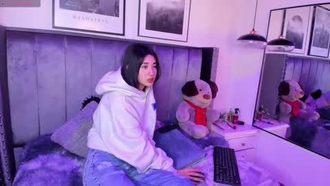 Sophie  online show from September 25, 6:11 pm