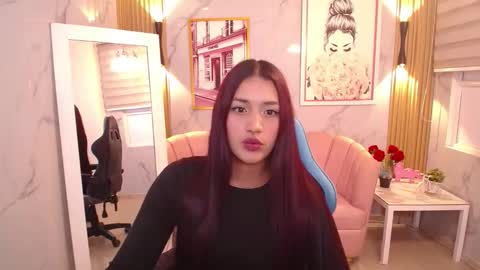 Snapshot of sophie_thomson_a chatting on October 18, 8:20 pm Sophie Thomson online show from October 18, 8:20 pm