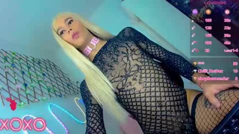 Snapshot of sophie_vall chatting on September 10, 5:18 am sophie_vall online show from September 10, 5:18 am