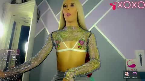 Snapshot of sophie_vall chatting on October 21, 6:14 am sophie_vall online show from October 21, 6:14 am