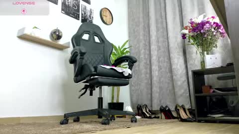 sophiebaker__ online show from May 11, 1:44 am