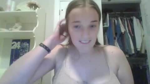 Snapshot of sophiebateman chatting on January 25, 2:15 am Sophie Bateman online show from January 25, 2:15 am