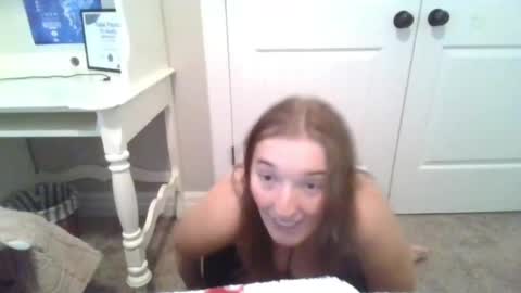 Snapshot of sophiebateman chatting on February 9, 9:28 pm Sophie Bateman online show from February 9, 9:28 pm