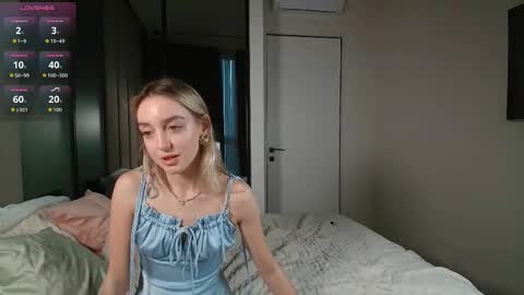 Snapshot of sophiebelll chatting on September 30, 12:32 pm sophiebelll online show from September 30, 12:32 pm