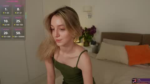 Snapshot of sophiebelll chatting on May 8, 9:25 am sophiebelll online show from May 8, 9:25 am