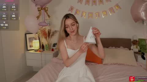 Snapshot of sophiebelll chatting on May 16, 11:09 am sophiebelll online show from May 16, 11:09 am