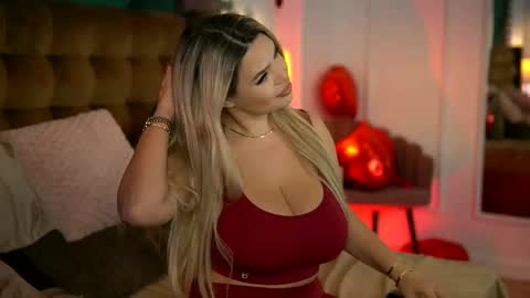 Snapshot of sophieboobsx chatting on September 19, 5:20 am Sophie online show from September 19, 5:20 am