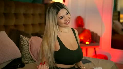 Snapshot of sophieboobsx chatting on September 23, 4:48 am Sophie online show from September 23, 4:48 am