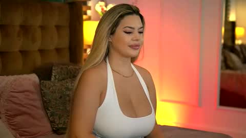 Snapshot of sophieboobsx chatting on October 22, 5:30 am Sophie online show from October 22, 5:30 am