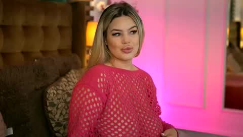 Snapshot of sophieboobsx chatting on November 16, 7:36 am Sophie online show from November 16, 7:36 am