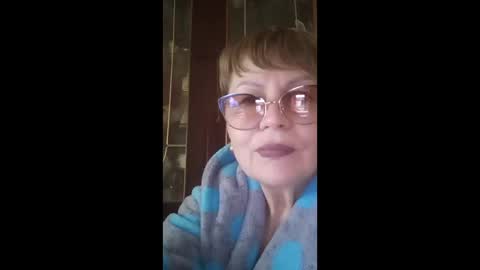 SophieBurnsX online show from April 10, 1:49 pm