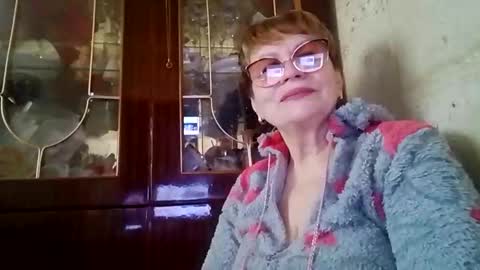 SophieBurnsX online show from April 29, 9:57 am
