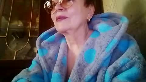 SophieBurnsX online show from April 30, 9:37 am