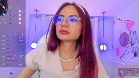 Snapshot of sophiecherry_ chatting on January 21, 1:18 am Sophie IG sophiecherry es online show from January 21, 1:18 am
