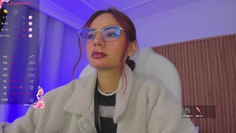 Snapshot of sophiecherry_ chatting on February 12, 7:13 am Sophie IG sophiecherry es online show from February 12, 7:13 am