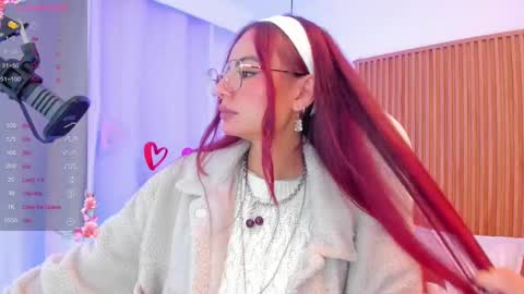 Snapshot of sophiecherry_ chatting on February 18, 5:09 am Sophie IG sophiecherry es online show from February 18, 5:09 am