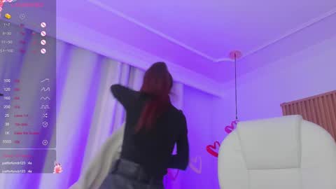 Snapshot of sophiecherry_ chatting on February 21, 11:33 am Sophie IG sophiecherry es online show from February 21, 11:33 am