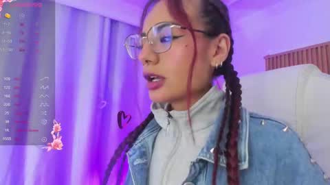 Snapshot of sophiecherry_ chatting on February 22, 6:06 am Sophie IG sophiecherry es online show from February 22, 6:06 am
