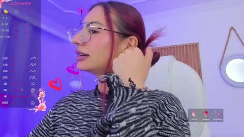 Snapshot of sophiecherry_ chatting on March 1, 5:20 am Sophie IG sophiecherry es online show from March 1, 5:20 am