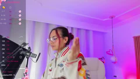 Snapshot of sophiecherry_ chatting on March 5, 11:38 am Sophie IG sophiecherry es online show from March 5, 11:38 am