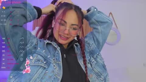 Snapshot of sophiecherry_ chatting on March 6, 5:35 am Sophie IG sophiecherry es online show from March 6, 5:35 am