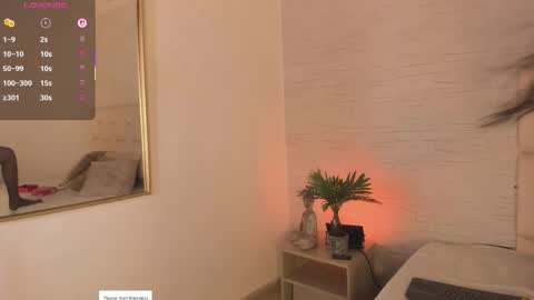 Snapshot of sophiecollins_1 chatting on October 14, 11:44 am Sophie online show from October 14, 11:44 am