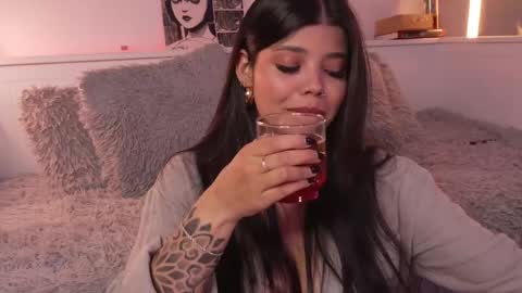 Snapshot of sophiee_art chatting on April 4, 1:48 am Sophiee online show from April 4, 1:48 am