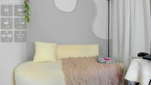 Snapshot of sophiee_s chatting on April 1, 11:13 pm Sophie online show from April 1, 11:13 pm