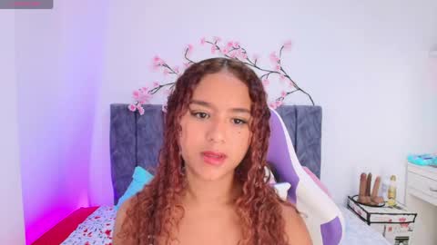 Snapshot of sophiee_velvet chatting on May 6, 12:43 pm online show from May 6, 12:43 pm