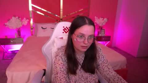 Snapshot of sophieedreams chatting on September 13, 7:57 pm sophieedreams online show from September 13, 7:57 pm