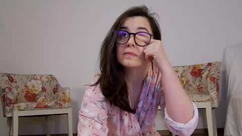 Snapshot of sophieerain chatting on October 6, 5:05 am Sophie Rain online show from October 6, 5:05 am