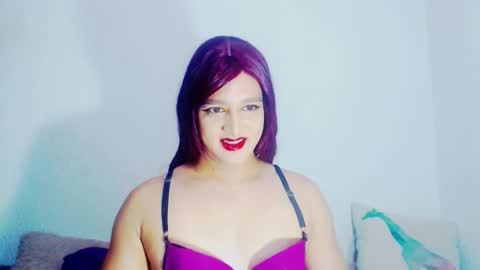 Snapshot of sophiehillsxo chatting on February 13, 2:51 am sophiehillsxo online show from February 13, 2:51 am