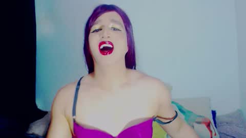 Snapshot of sophiehillsxo chatting on March 15, 1:22 am sophiehillsxo online show from March 15, 1:22 am