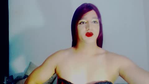 Snapshot of sophiehillsxo chatting on March 20, 3:00 am sophiehillsxo online show from March 20, 3:00 am