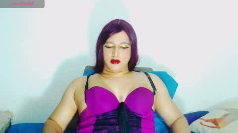 sophiehillsxo online show from May 16, 10:36 am