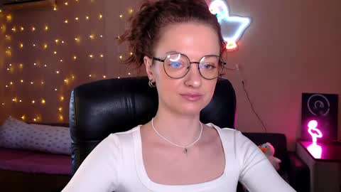 Snapshot of sophieleroux chatting on April 12, 11:15 am sophieleroux online show from April 12, 11:15 am