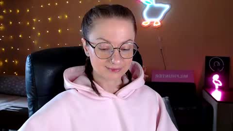 Snapshot of sophieleroux chatting on May 5, 1:52 pm sophieleroux online show from May 5, 1:52 pm