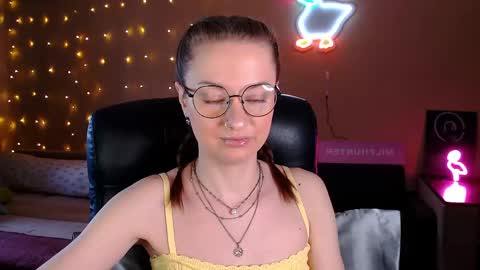 Snapshot of sophieleroux chatting on May 7, 12:10 pm sophieleroux online show from May 7, 12:10 pm