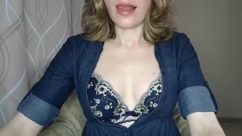 Sophiemisss online show from May 8, 6:30 am