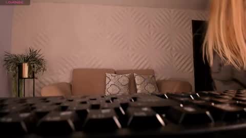 Sophie  Palmer online show from November 21, 10:58 am