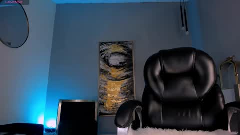 Sophie  Palmer online show from December 19, 1:18 pm