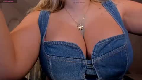 Sophie  Palmer online show from June 15, 12:29 pm