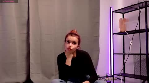 sophieraee online show from April 28, 4:34 pm
