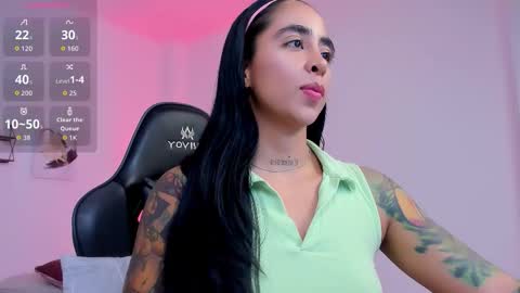 sophierooy online show from December 1, 6:24 pm