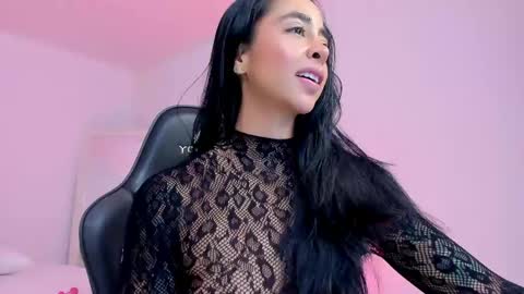 Snapshot of sophierooy chatting on April 28, 2:33 pm sophierooy online show from April 28, 2:33 pm